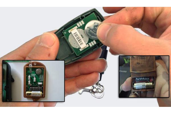 Pin remote cửa cuốn thay thế nào?